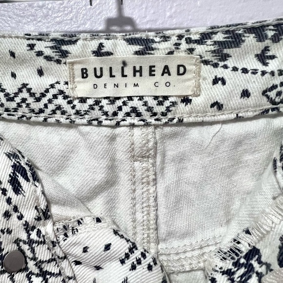 Geometric Black and White Jean Shorts 9 - Picture 3 of 9